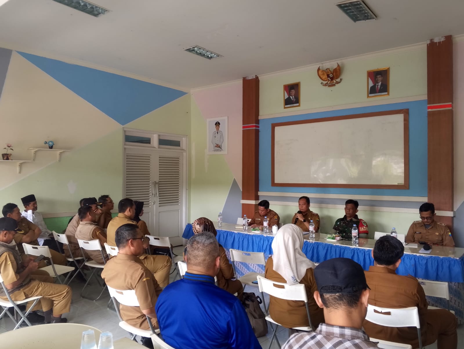 Sinergi Lintas Sektor: Babinsa Serka Adri Suherman Hadiri Rakor Kecamatan Pagelaran