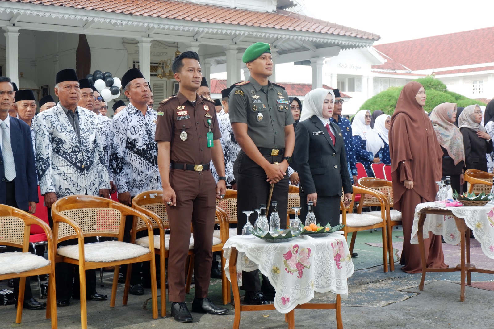 Dandim Letkol Barry Simarmata Hadiri Peringatan Hari Guru: Tegaskan Sinergi TNI dan Pendidik Wujudkan Indonesia Emas