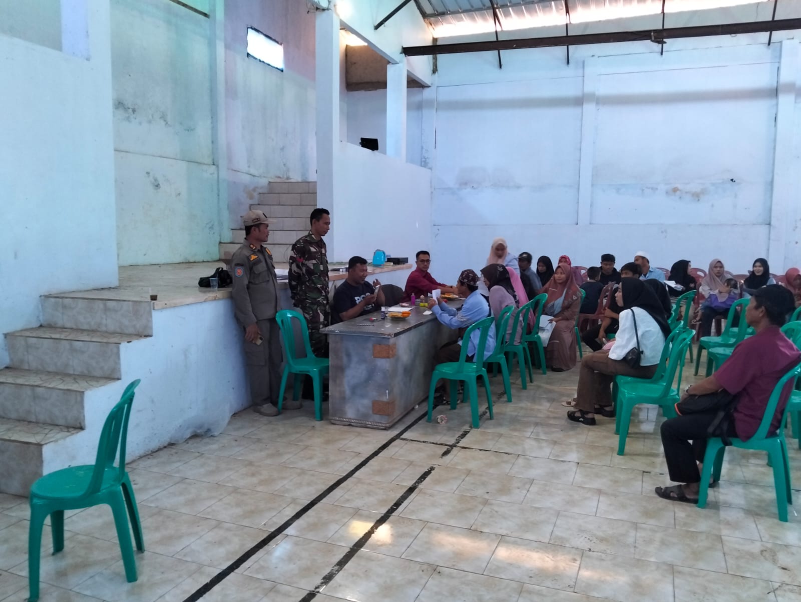 Koptu Opit Supirman Kawal Penyaluran BLT DD di Tiga Desa Takokak, Tekankan Prioritas Kebutuhan Primer