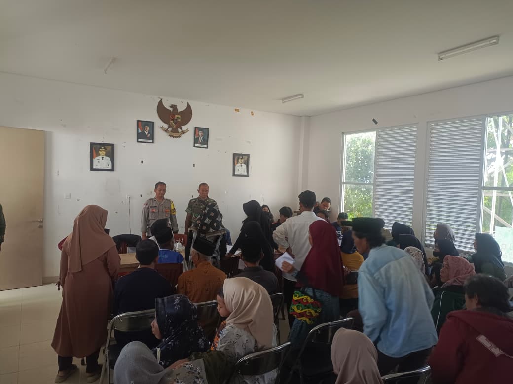 Serka Prayitno Kawal Penyaluran BLT Massif di Cugenang, 3.239 KPM Terlayani di Hari Pertama
