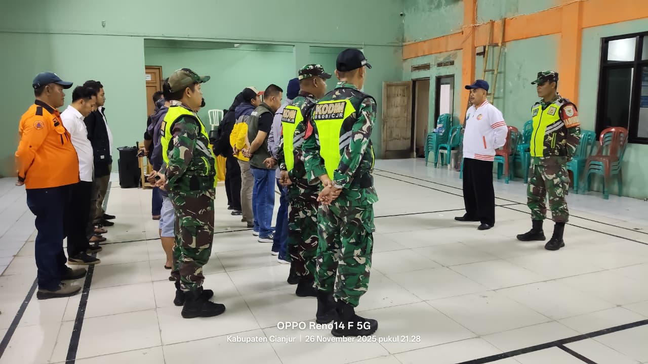 Patroli Kolaborasi Komduk: Koramil 0608-01/Kota Ciptakan Kondisi Aman di Mekarsari
