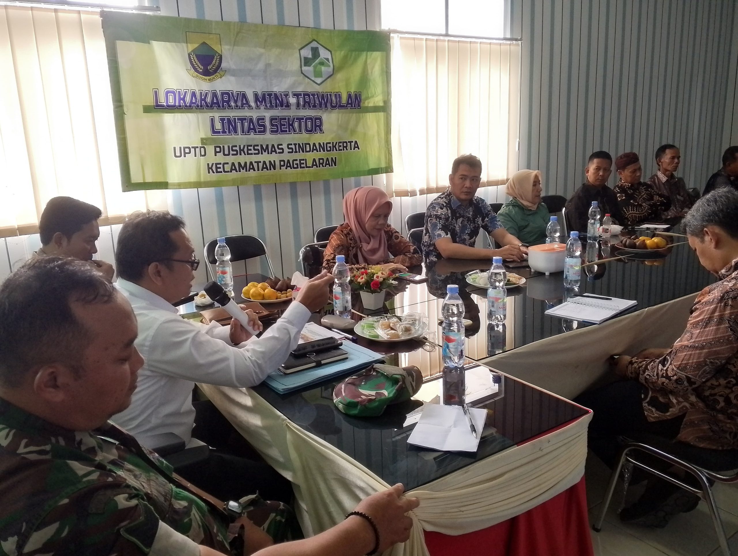 Serma Ayi Mulyadi Babinsa Sindangkerta Perkuat Sinergi Lintas Sektor untuk Kesehatan Warga