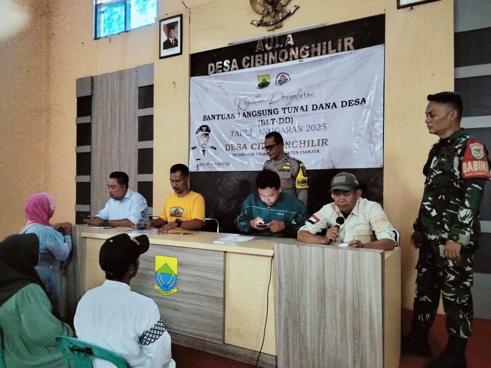 Babinsa Cibinonghilir Kawal Penyaluran BLT DD, Pastikan Tepat Sasaran dan Transparan