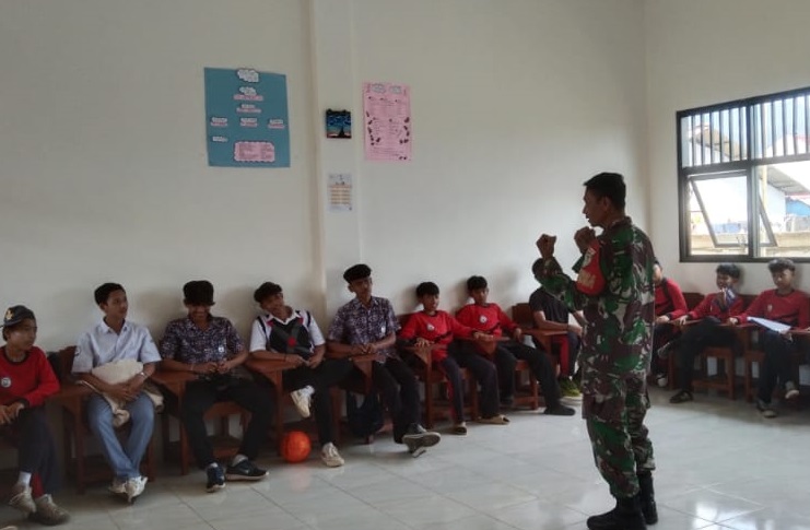 Peduli Pendidikan, Babinsa Sukamanah Serka Maryono Beri Pembinaan Wawasan Kebangsaan pada Siswa BKBM