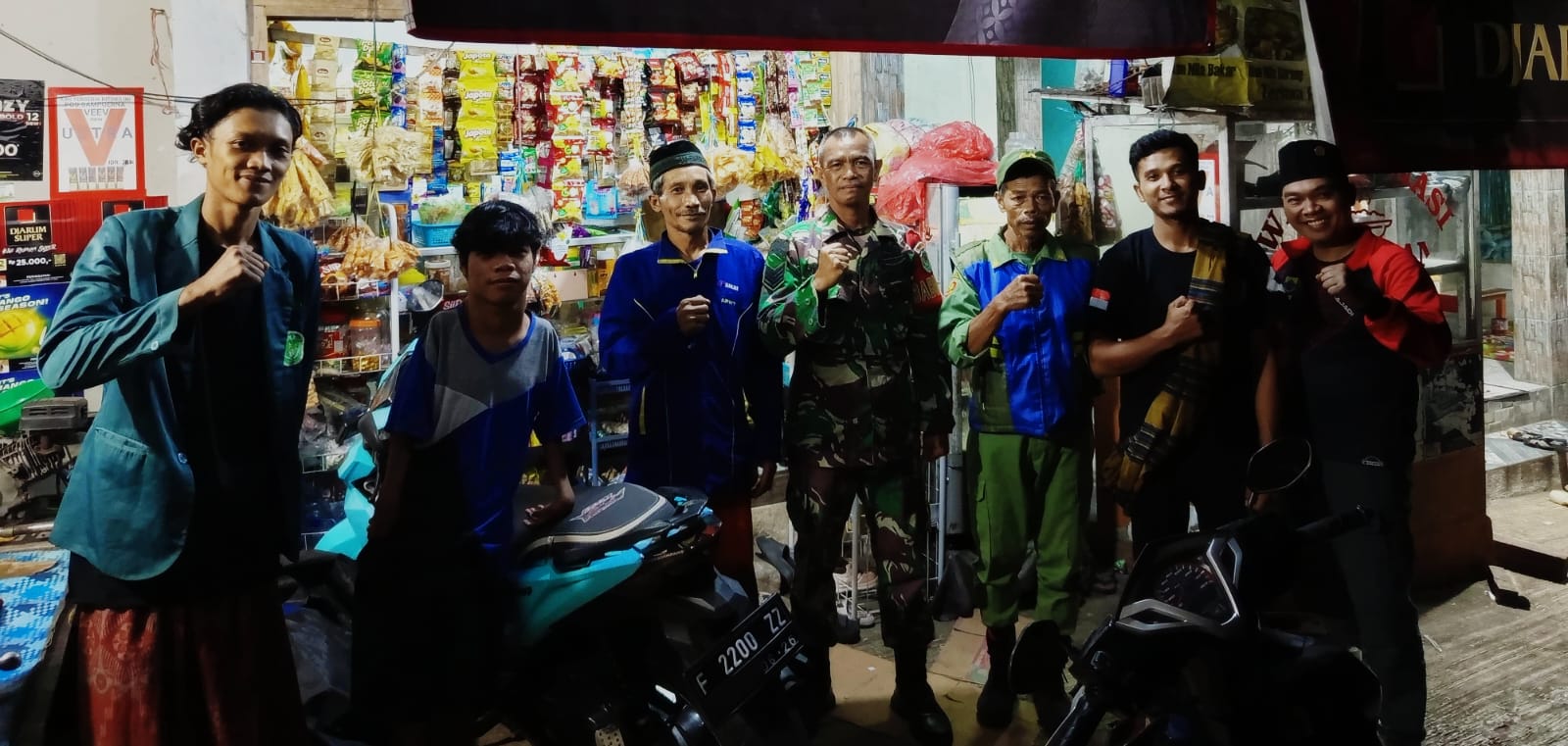 Jaga Keamanan Lingkungan, Serma Nurdin Pimpin Patroli Kolaborasi di Cibinong