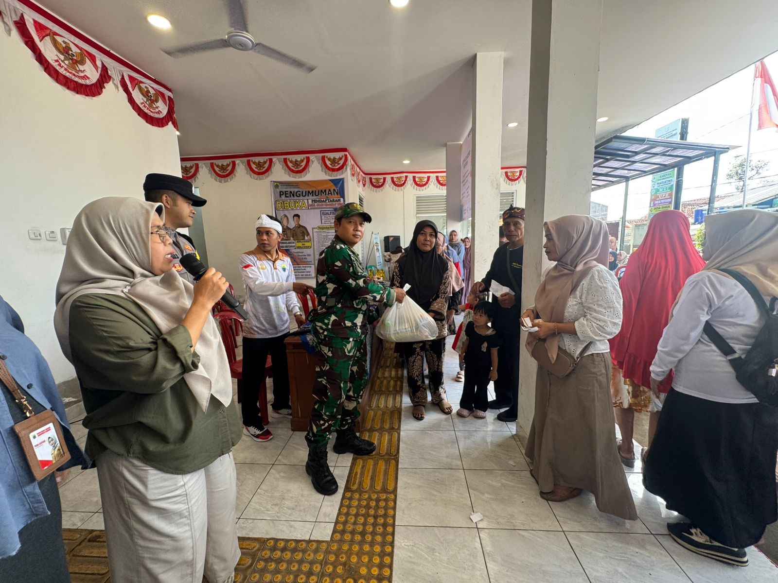 Serka Musa Kawal Operasi Pasar Murah di Babakankaret, Jaga Stabilitas Pangan Warga