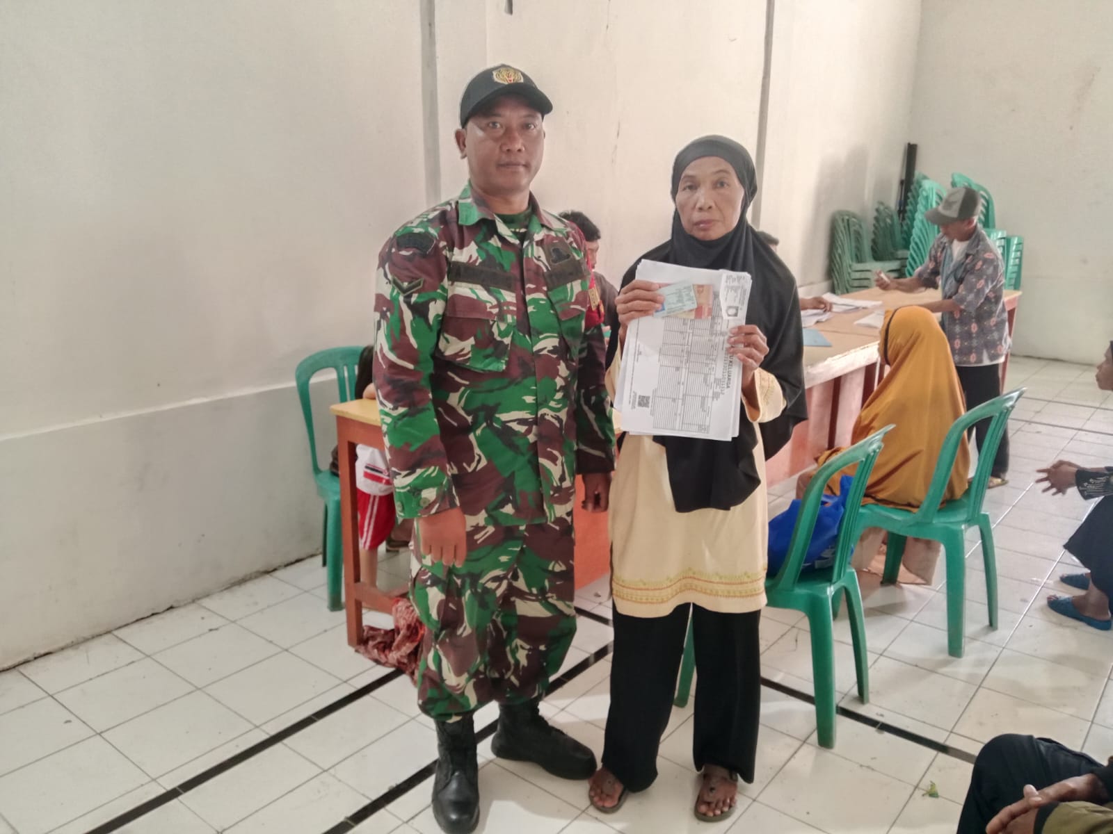 Serda Adrianus Sihombing Kawal Distribusi BLT DD Tahap III Desa Kubang, Pastikan Tepat Waktu