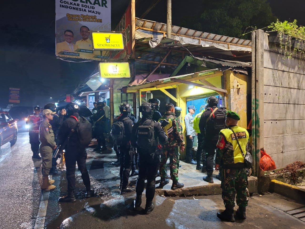 Anggota Koramil Cipanas Laksanakan Kegiatan Patroli Gabungan Cipta Kondisi di Cipanas/Pacet