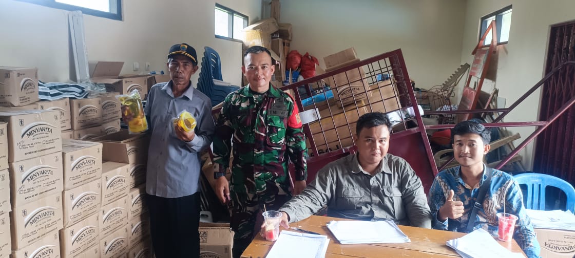 Babinsa Bobojong Kawal Ketat Penyaluran Bantuan Pangan CBP dan Minyakita