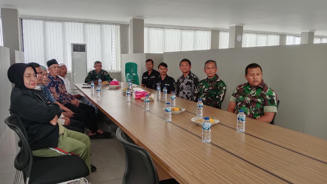 Perkuat Nilai Ideologi, Anggota Kodim 0608/Cianjur Simak Arahan Kasad dalam Award Kampung Pancasila 2025