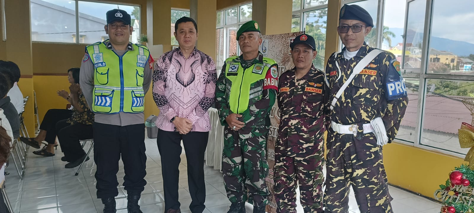 Wujudkan Toleransi, Sertu Ahmad Saepudin Kawal Ibadah Natal di GPDI Gadog Pacet