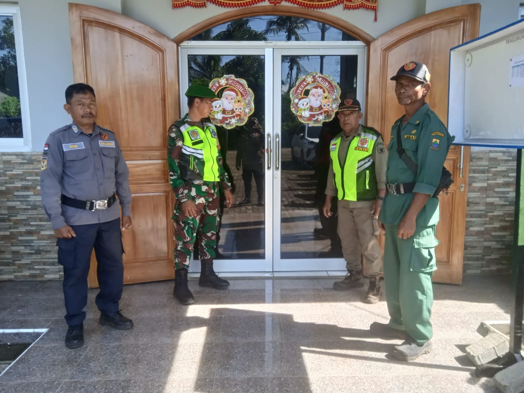Sertu Tasripin Pastikan Ibadah Natal di GPDI Pasir Sereh Berjalan Khidmat dan Kondusif