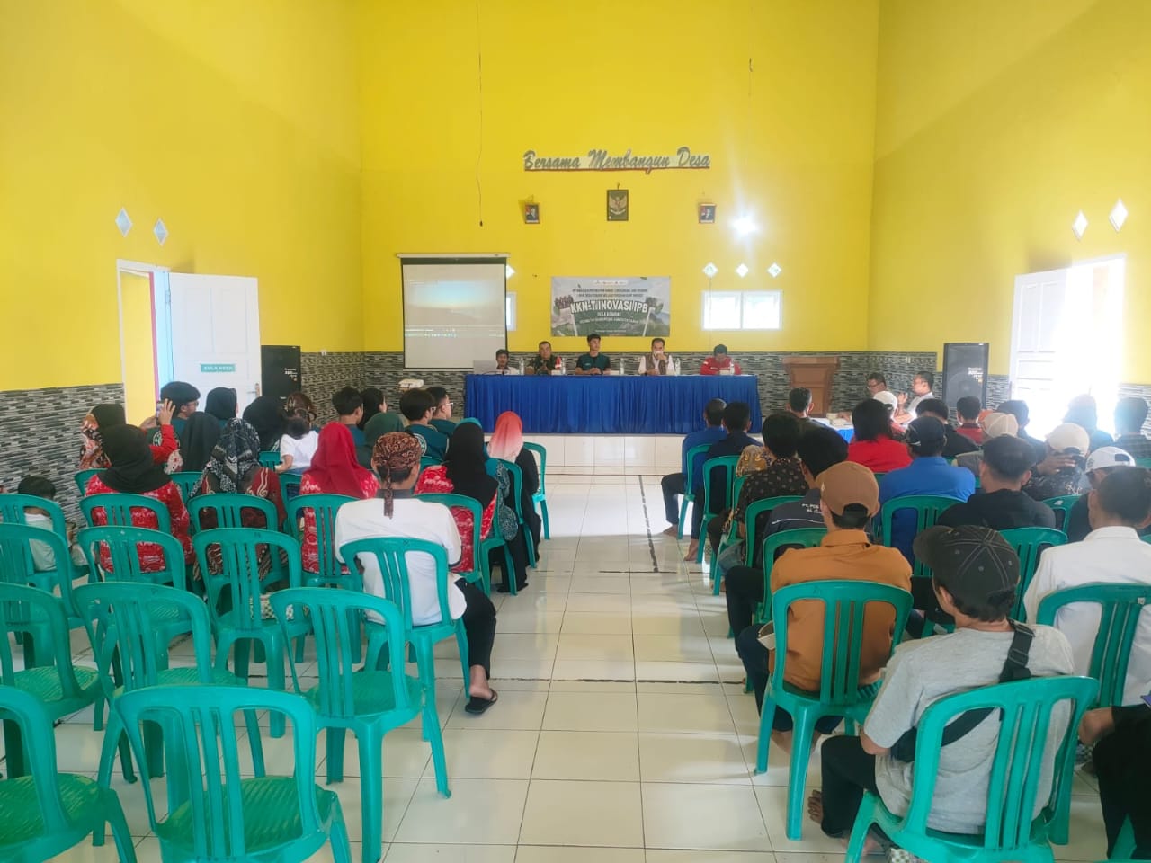 Babinsa Desa Kemang Hadiri Penerimaan Mahasiswa KKN-T IPB di Aula Desa
