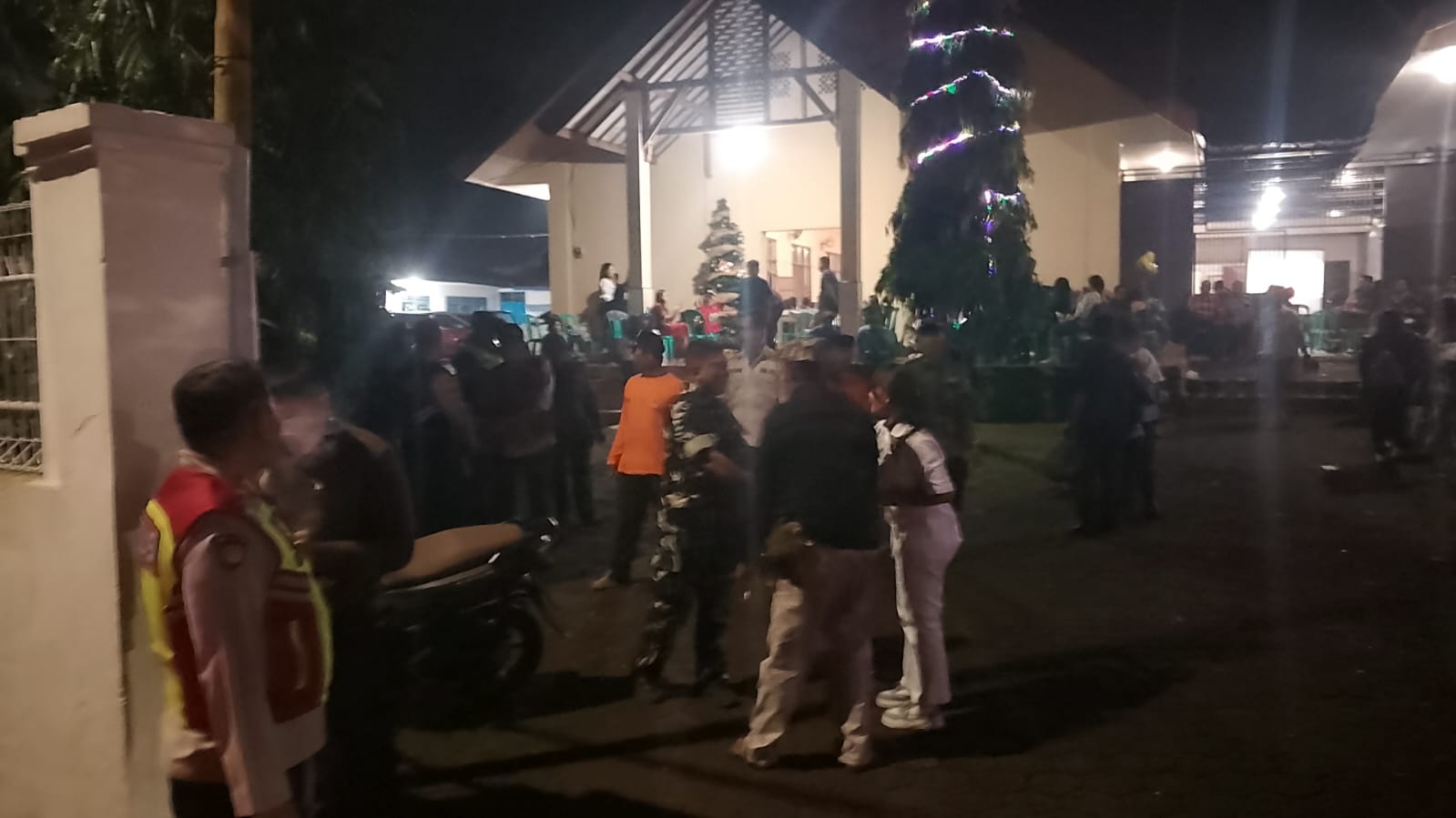 Sinergi Tanpa Batas, Anggota Koramil 09/Ciranjang Kawal Keamanan Malam Tahun Baru melalui Patroli Gabungan