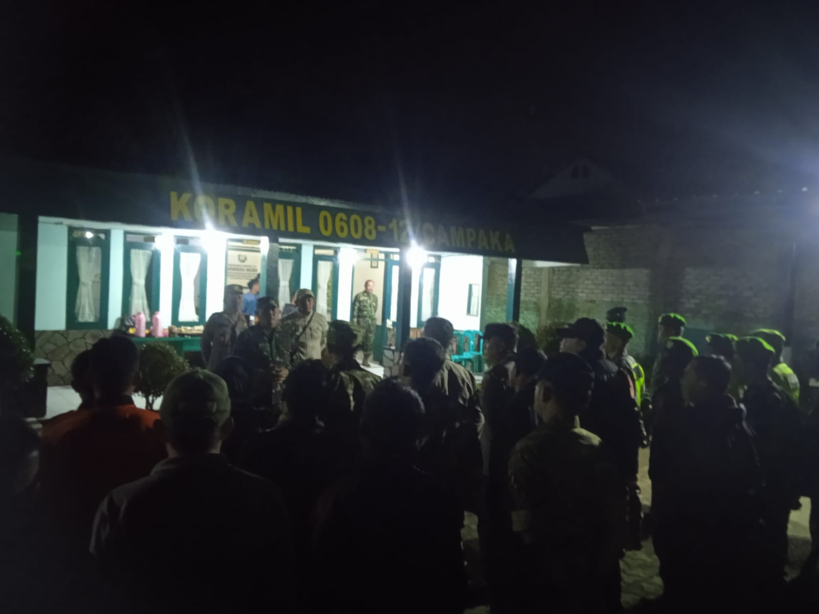 Tingkatkan Kewaspadaan Malam Pergantian Tahun, Anggota Koramil 12/Campaka Gelar Apel Siaga dan Patroli Gabungan