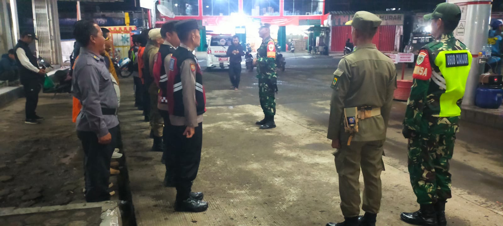 Danramil 13/Pagelaran Lettu Inf I Made Pimpin Apel Kesiapsiagaan Malam Tahun Baru di Pagelaran
