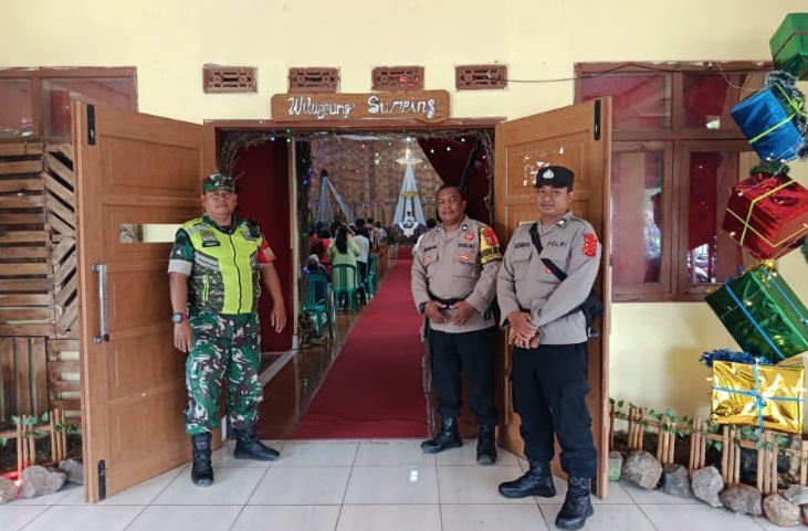 Wujudkan Keamanan Awal Tahun, Serka Hendriyana Kawal Ibadah Natal di Gereja GKP Palalangon