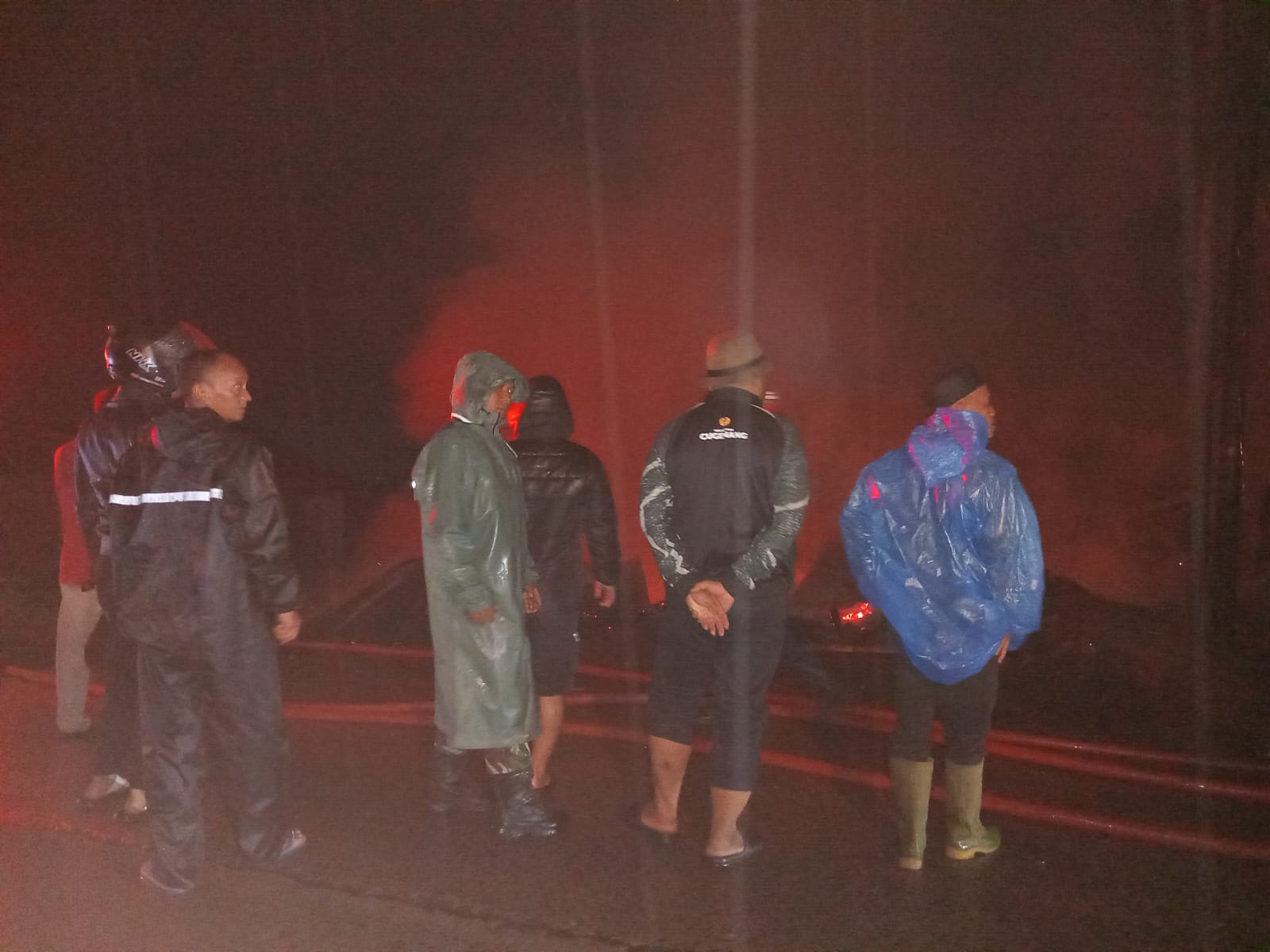 Sigap Tangani Bencana, Babinsa Sarampad Serka Hendrik Tinjau Lokasi Kebakaran Bengkel dan Mebel