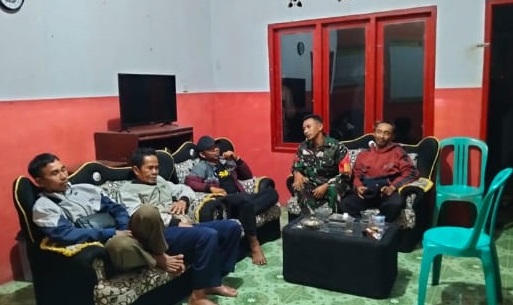 Koptu Opit Supirman Perkuat Komunikasi Sosial Bersama Aparat Desa di Takokak
