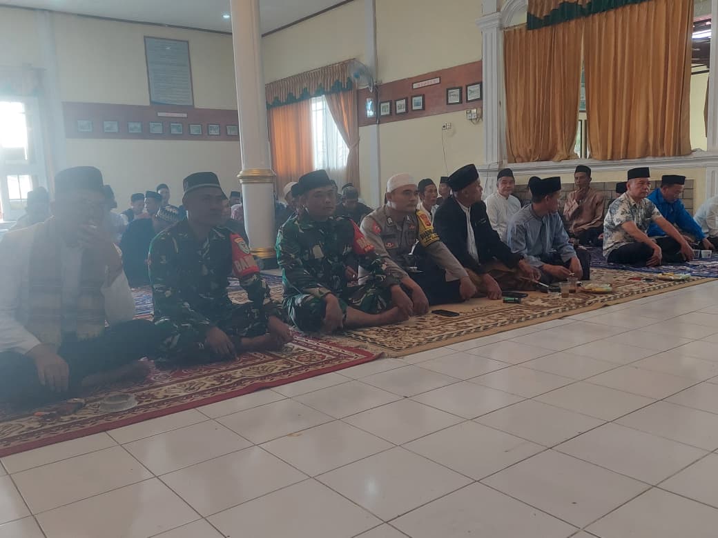 Sertu Acep Sutisna Hadiri Peringatan Isra Mikraj di Aula Desa Kademangan, Pererat Silaturahmi Umat