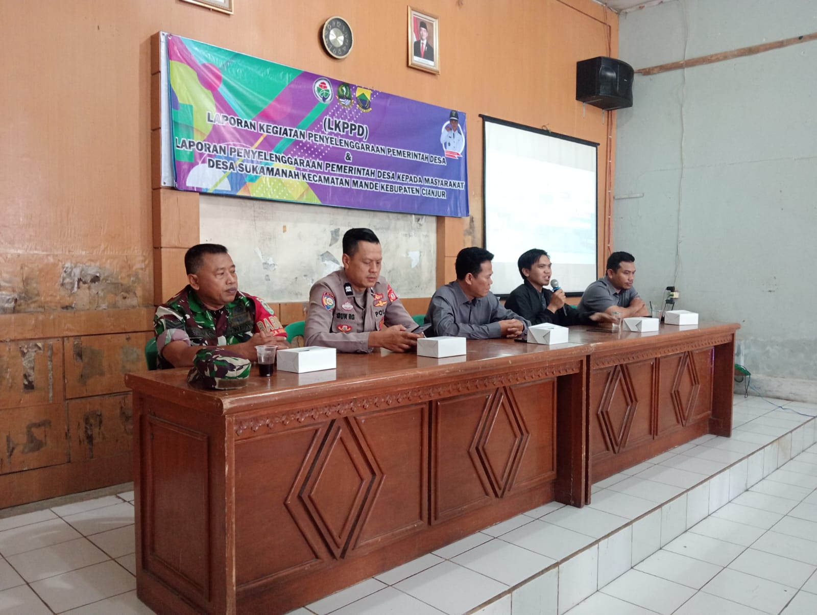 Kawal Pembangunan Desa, Serma Nanang Hadiri Musdes Laporan Pemerintahan Desa Sukamanah Tahun 2026