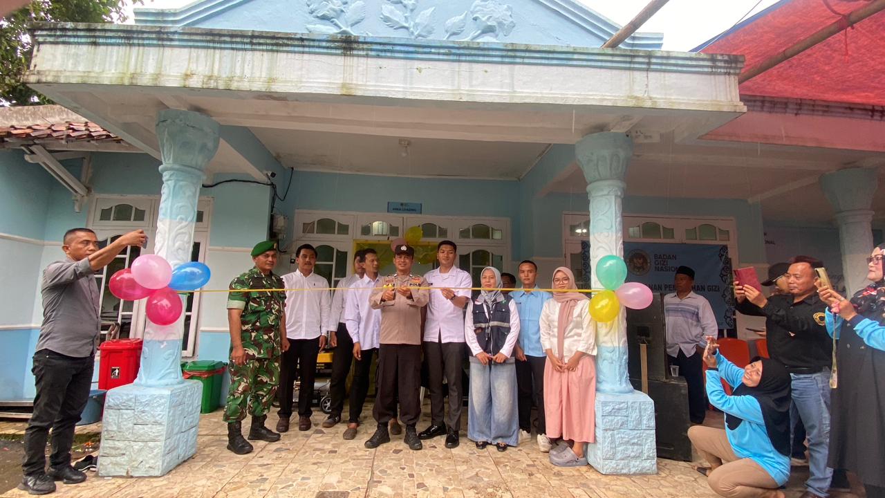 Dukung Gizi Pelajar, Pelda Irwan Setiawan Kawal Pembukaan Dapur MBG di Ponpes As-Shamad Batulawang