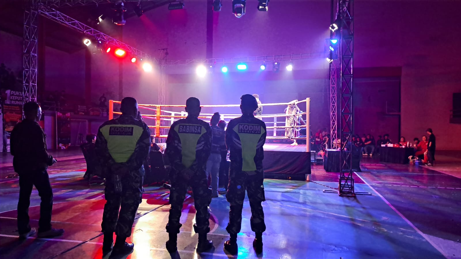 Anggota Koramil 0608-01/Kota Kawal Keamanan Event Bintang Ciremai Fight Sport 2026