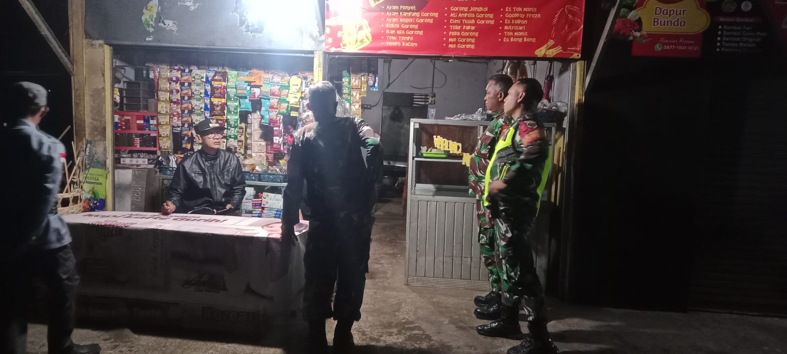 Jaga Kondusivitas Wilayah, Anggota Koramil 0608-01/Kota Gelar Patroli Komduk Kolaborasi