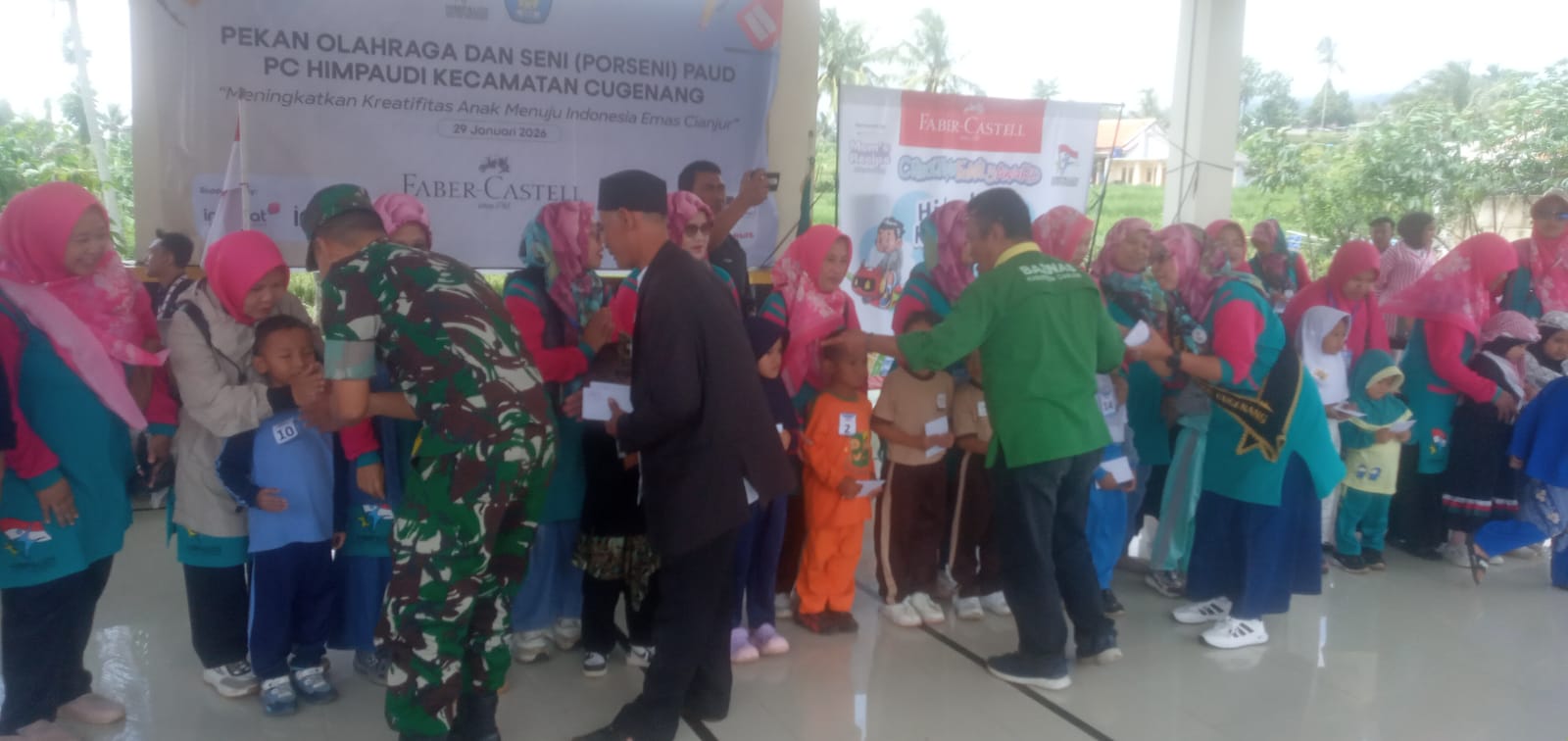 Dukung Kreativitas Anak Usia Dini, Serma Endriyana Hadiri Pembukaan Porseni PAUD se-Kecamatan Cugenang
