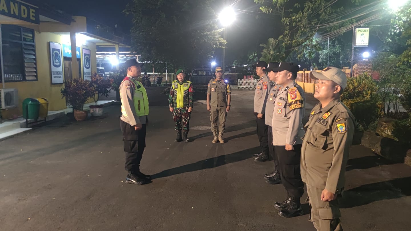 Jaga Kondusivitas Wilayah, Anggota Koramil 08/Mande Laksanakan Patroli Cipkon Gabungan TNI-Polri