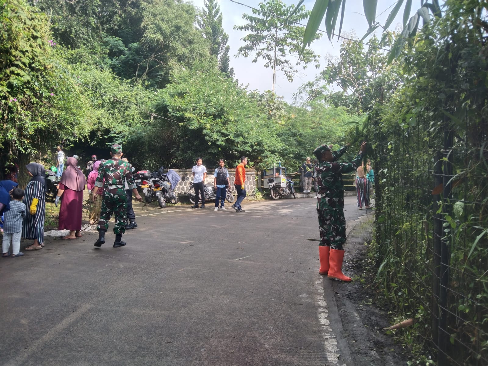 Pimpin Aksi Korve Bersama, Kapten Arm. Suhardi Perkuat Sinergitas di Desa Cirumput