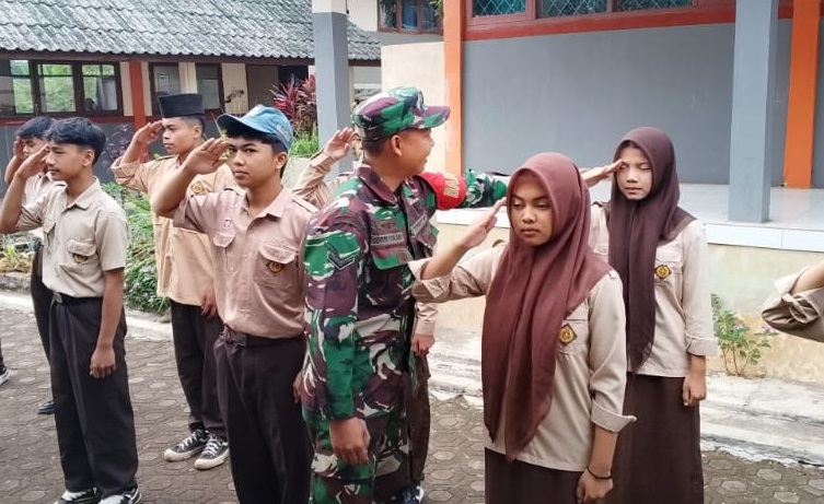 Bentuk Karakter Generasi Muda, Serda Denden Sunjani Laksanakan Bintahwil di MA Al Falah