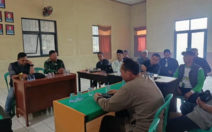 Pererat Sinergi, Serka Hendriana Laksanakan Komsos Bersama Pemdes Kertajaya