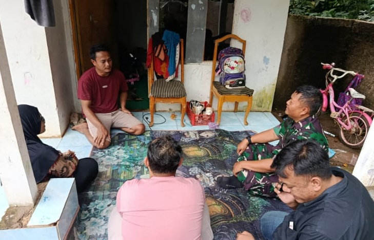 Pererat Silaturahmi, Babinsa Kertajaya Laksanakan Komsos Bersama Tokoh Pemuda