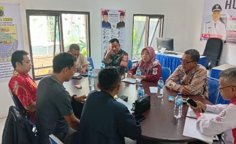 Perkuat Sinergi Kewilayahan: Serka Sunarya Gelar Komsos Bersama Apdes Sukasirna