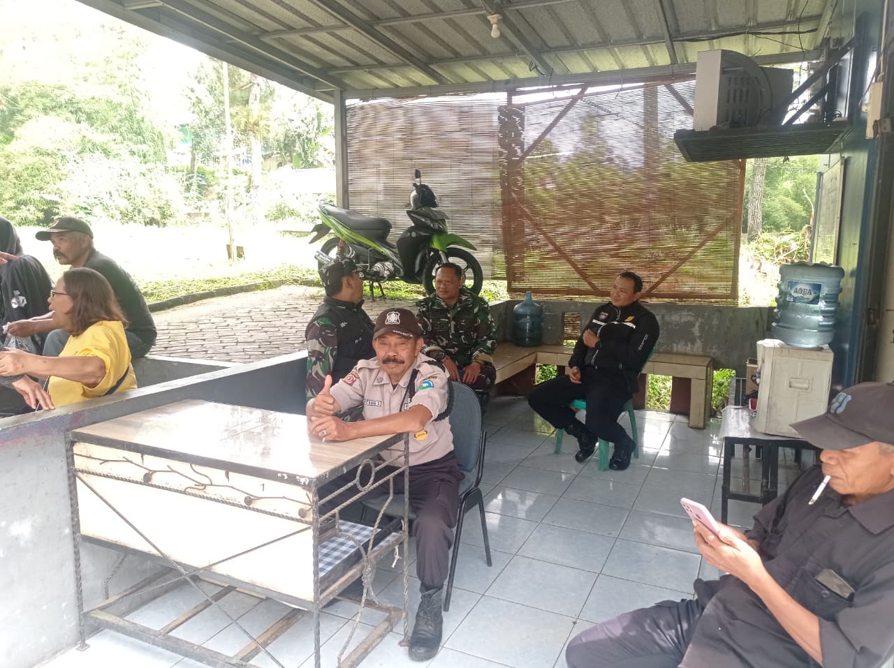Kawal Transparansi Wilayah, Babinsa Desa Cibeureum Pelda KN. Baihaqi Monitoring Musyawarah Warga Villa Bukit Harmoni