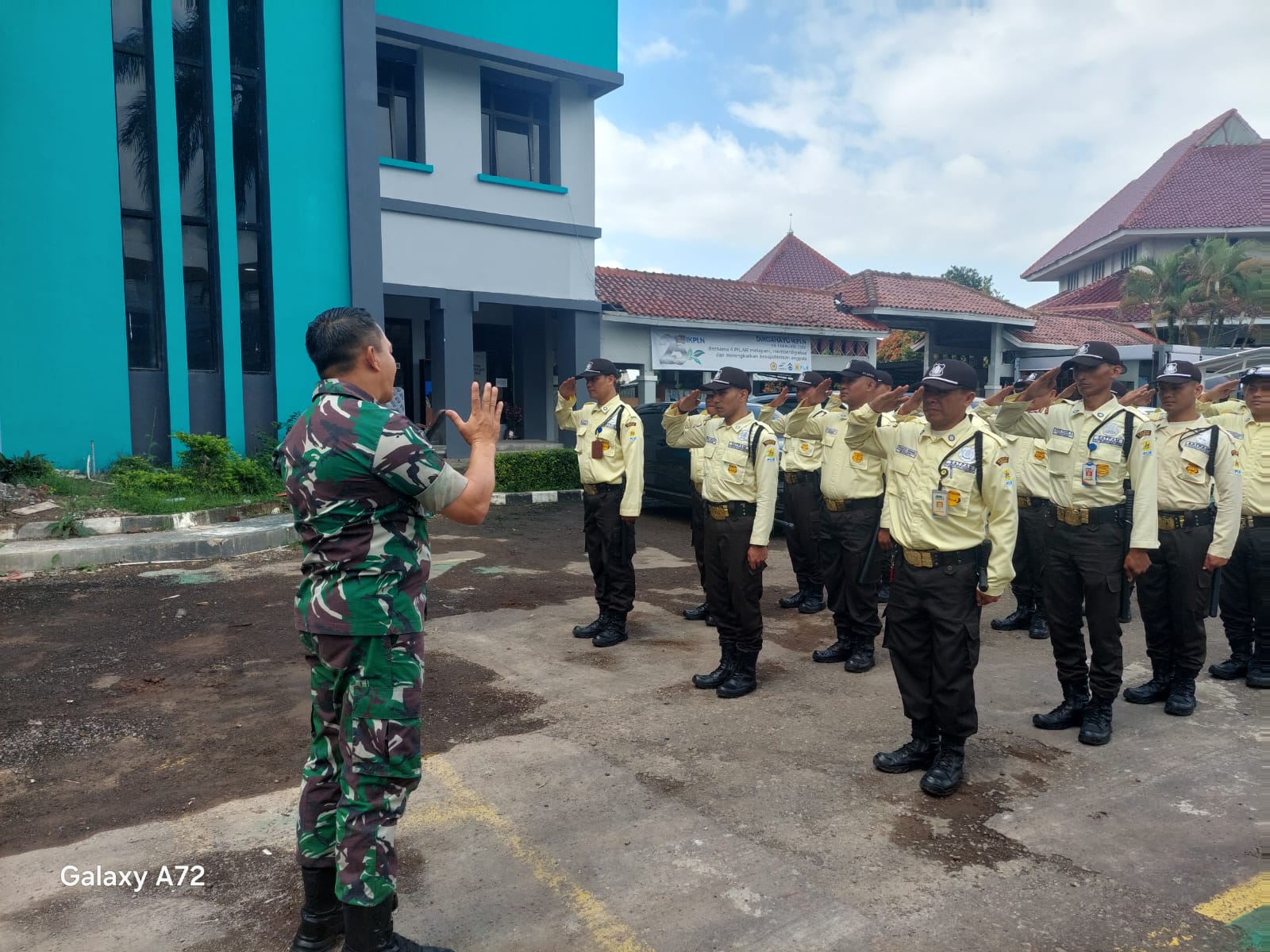Pembinaan kedisiplinan dan PBB kepada petugas Satuan Pengamanan ( Tatpam) PLN cabang Cianjur   Jln.Dr Musardi Bypass  Kel.Bojongherang kec.Cianjur