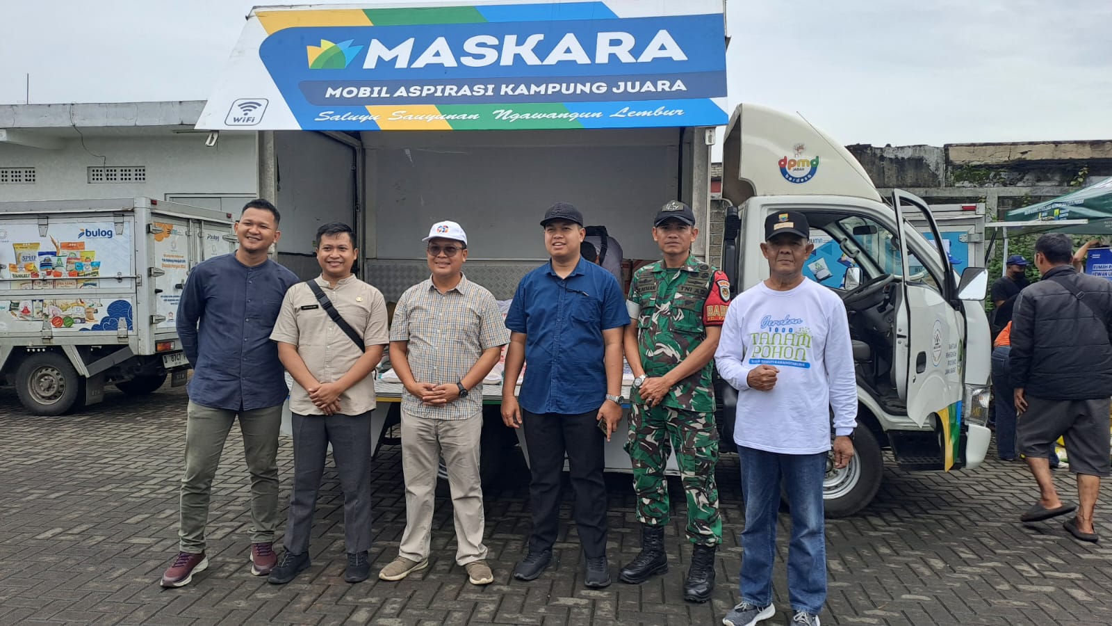 Pastikan Stabilitas Harga Pangan, Babinsa Serka Sulaeman Kawal Gerakan Pangan Murah di Alun-Alun Cianjur