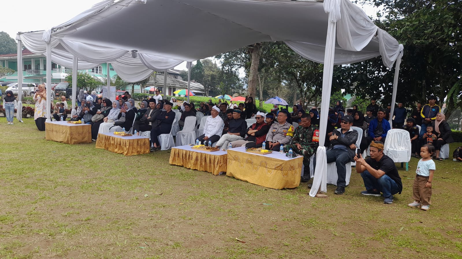 Babinsa Ciherang Kawal Pengawasan Pemerintahan dan Pelestarian Budaya Bersama DPRD Jabar