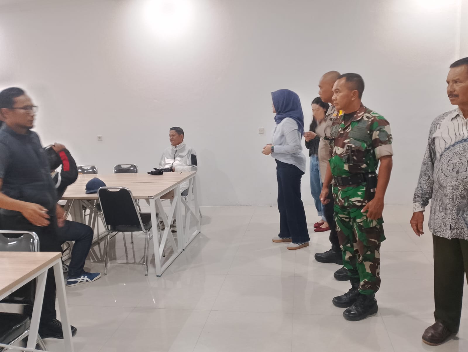 Sinergi Aparat Kewilayahan, Batuud Koramil Sindangbarang Amankan Kedatangan Gubernur Jabar