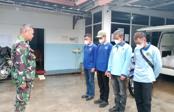 Perkuat Kedisiplinan Petugas MBG, Babinsa Galudra Serma Heri Aldi Pimpin Apel Bintahwil