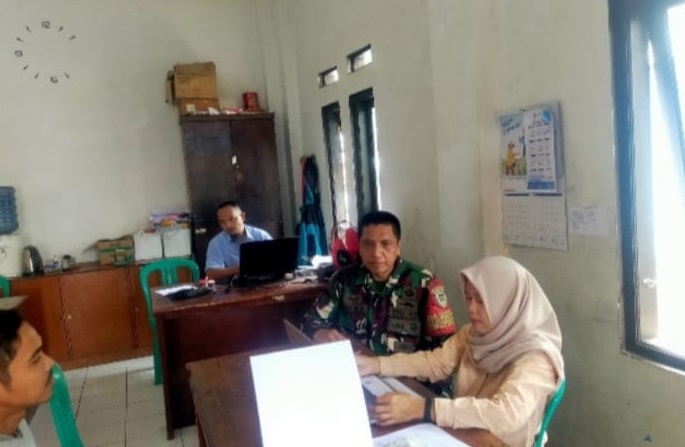 Sinergi Babinsa Ciranjang dan Pemerintah Desa dalam Validasi Data Penerima BLT