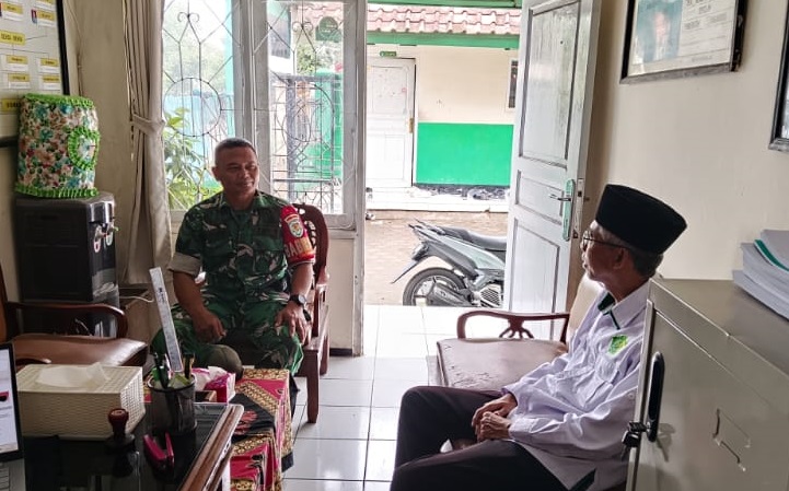 Tingkatkan Sinergi Pendidikan, Serma Eros Rosmana Laksanakan Komsos di MI Khairul Huda