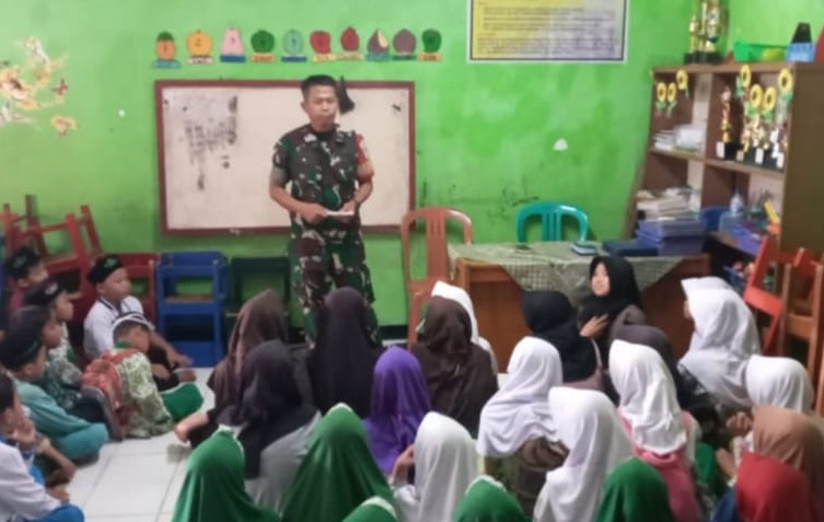 Tanamkan Nilai Kedisiplinan, Serma Ajang Budiman Laksanakan Bintahwil di Desa Bojongpicung