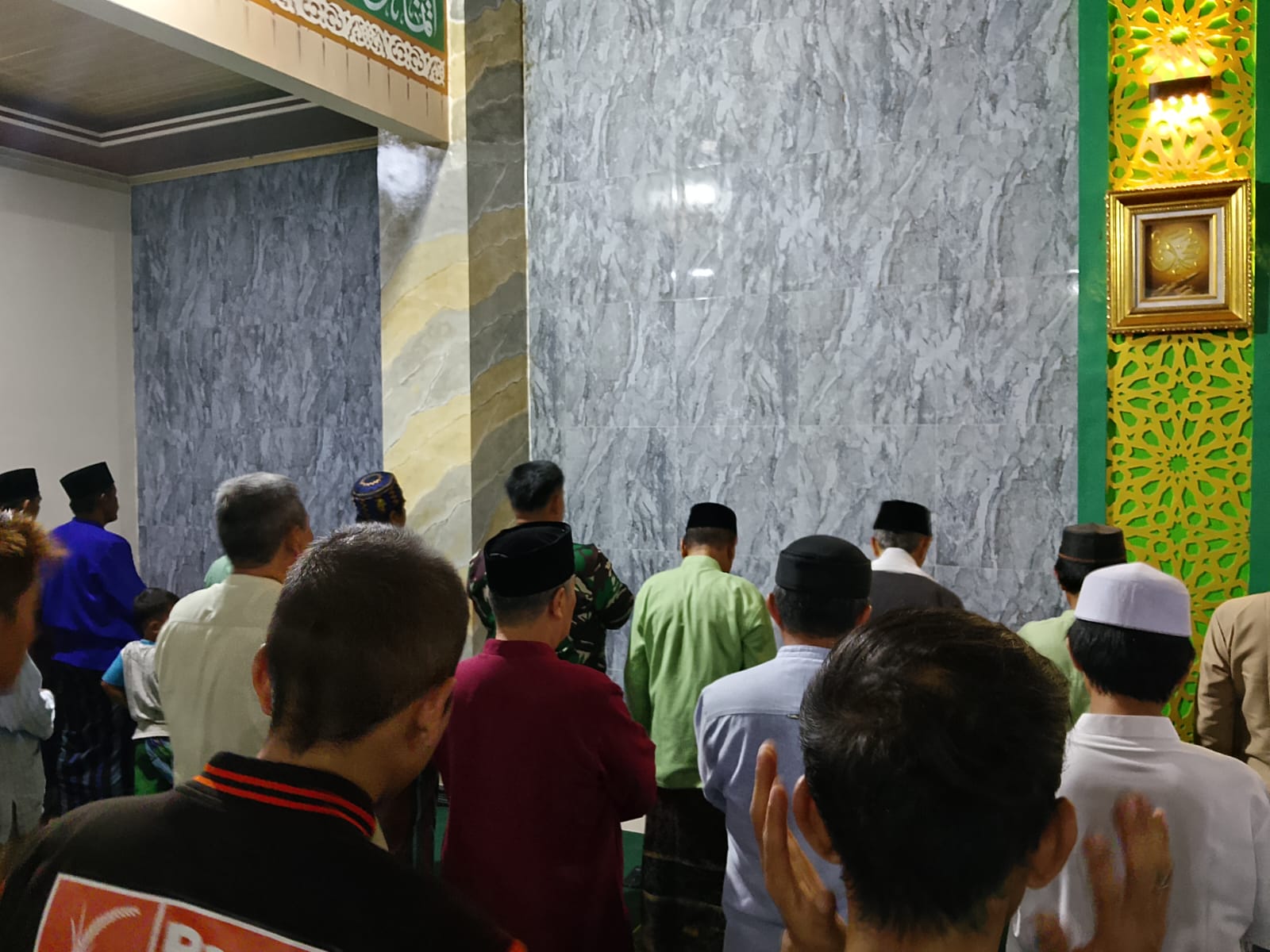 Berikut adalah draf berita mengenai kegiatan kewilayahan dengan fokus utama pada peran Serka Sunarya:  Perkuat Ukhuwah Islamiyah, Serka Sunarya Laksanakan Tarawih Keliling di Desa Sukasirna