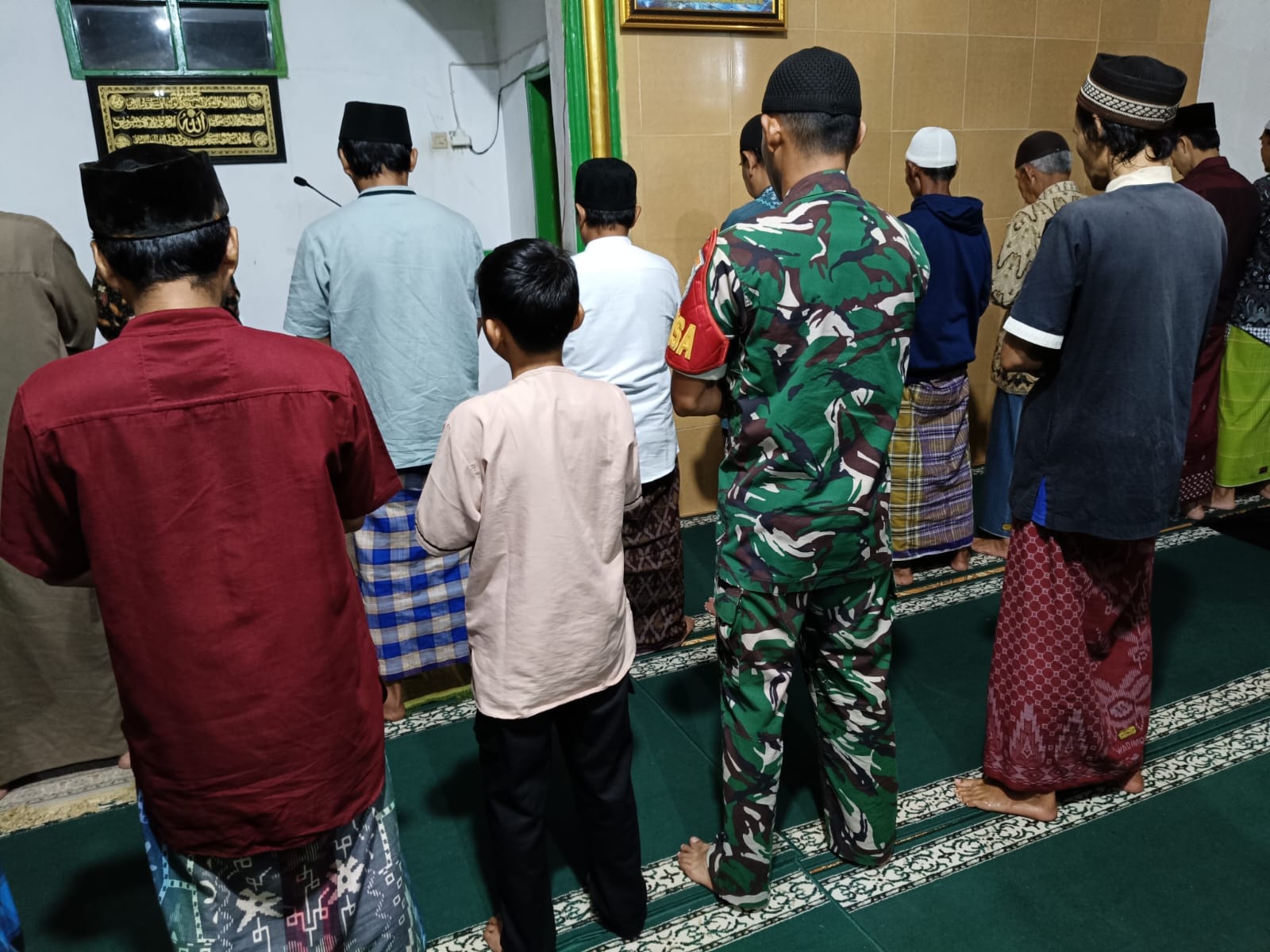 Pererat Silaturahmi Ramadhan, Babinsa Gunungsari Sertu Dani Gelar Tarawih Keliling di Masjid Al Ikhlas