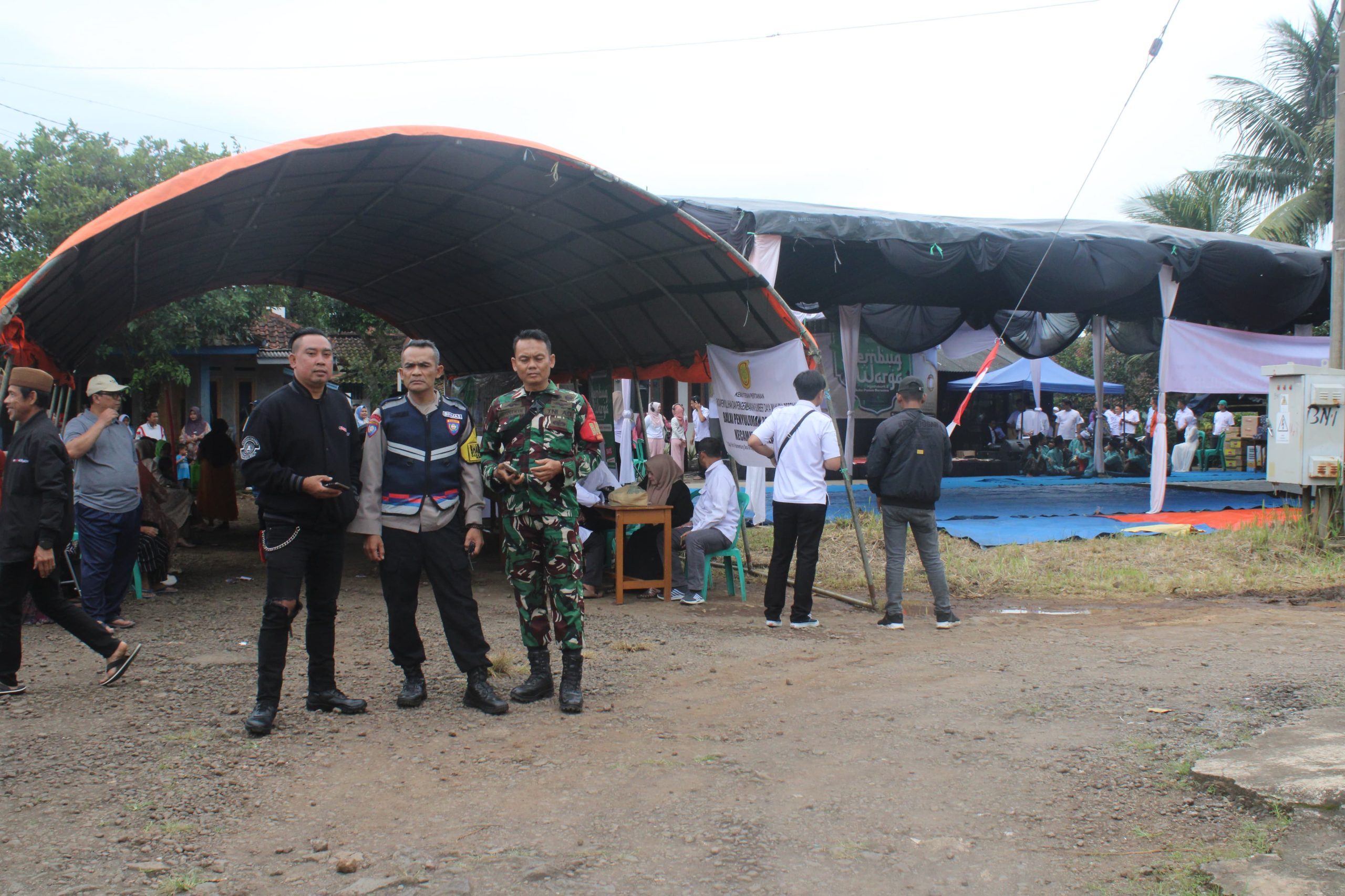 Babinsa Cibinonghilir Kawal Hangatnya “Rempug Warga Ngabuburit” Bersama Bupati Cianjur