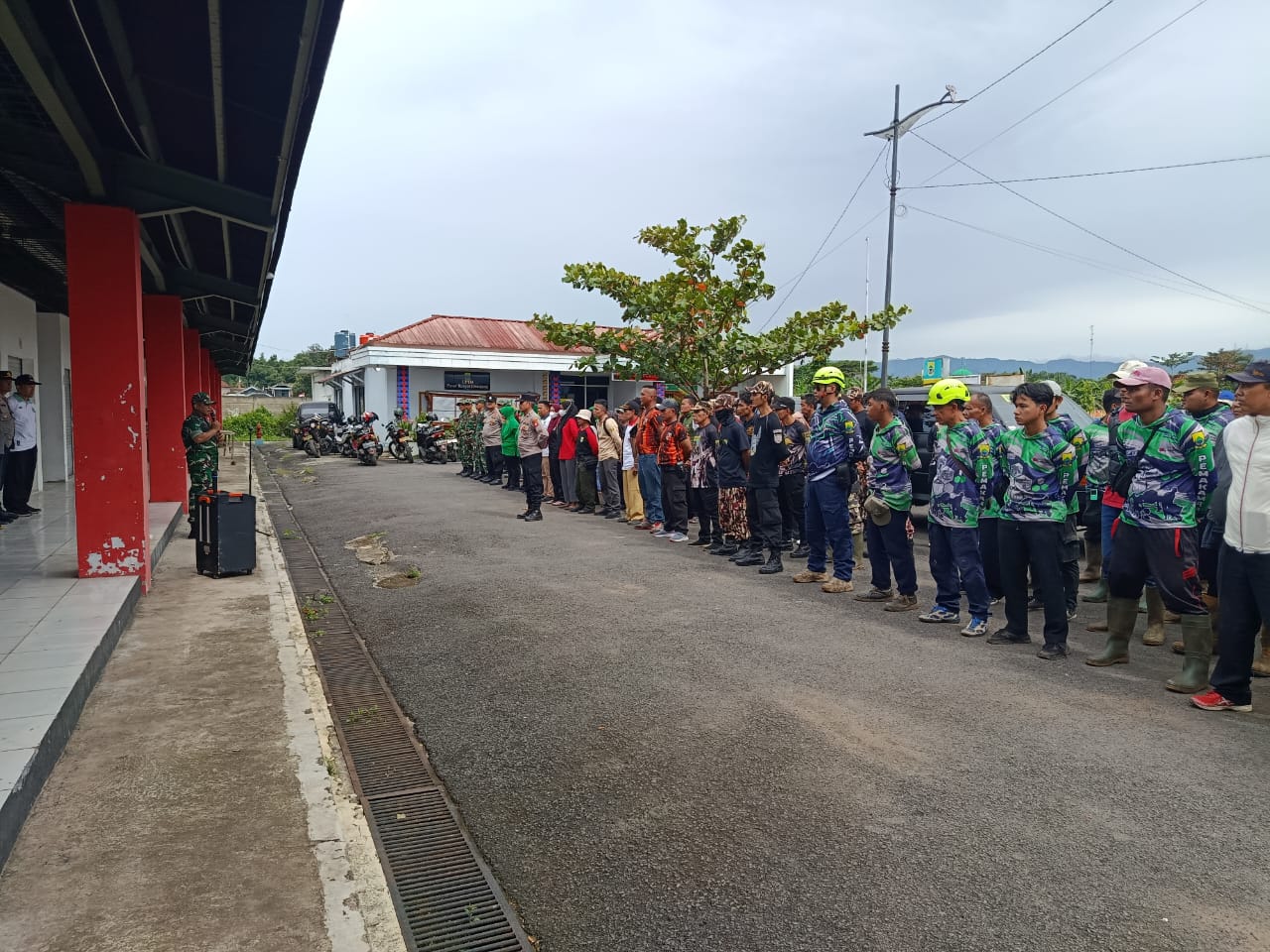 Sinergi Tanpa Batas, Koramil 0608-09/Ciranjang Bersama Forkopimcam Hijaukan Kawasan Pasar