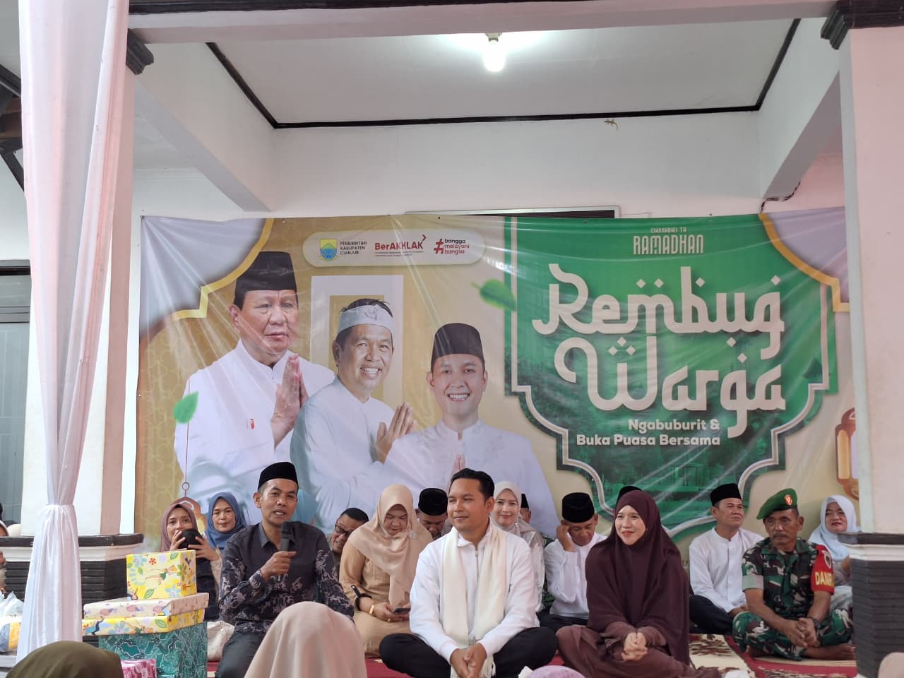 Sinergi Pembangunan Desa, Danramil 0608-08/Mande Kawal Kunker Bupati dalam Program “Rempug Warga” di Cikidangbayabang