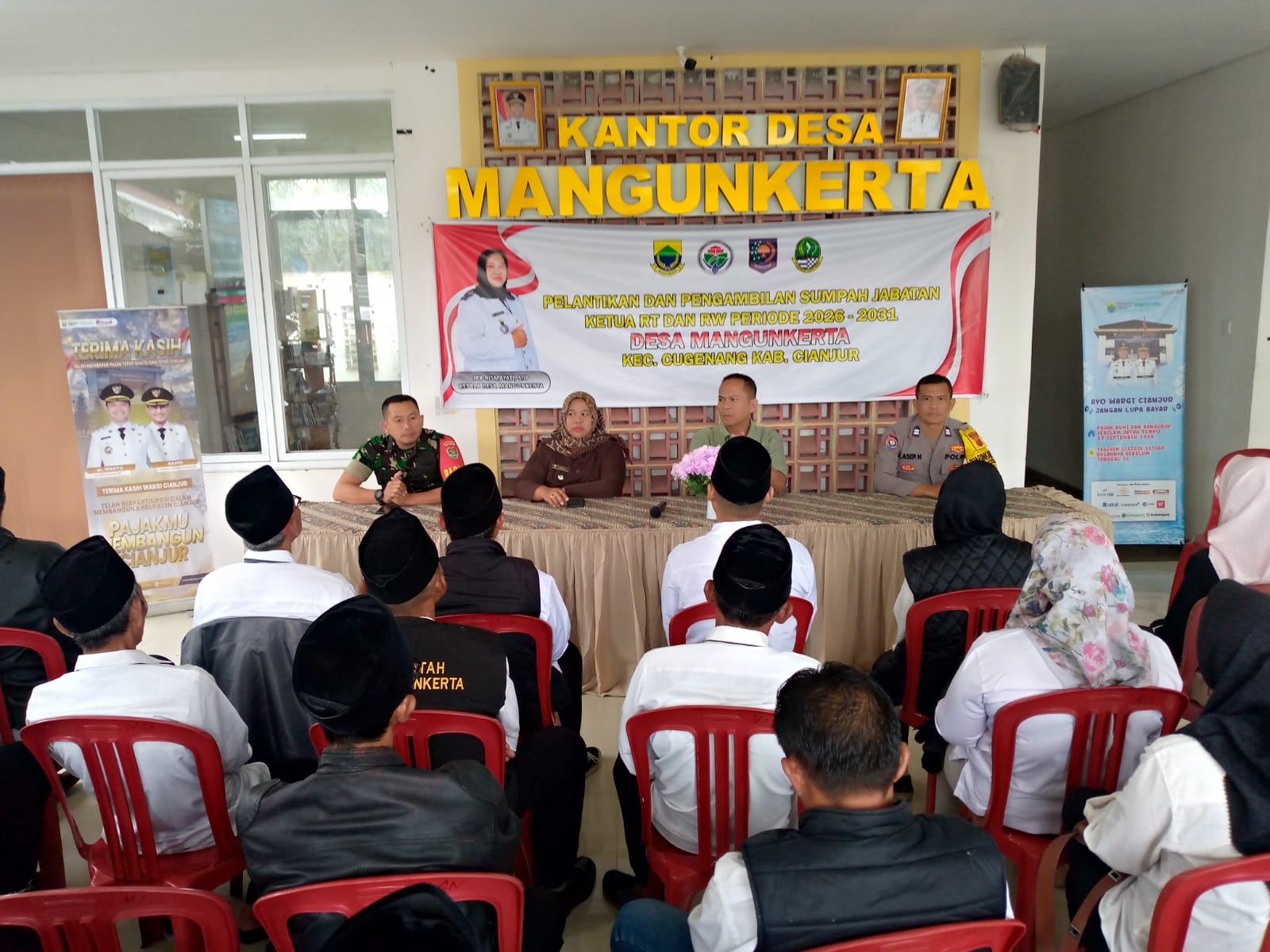 Kawal Regenerasi Kepemimpinan Desa, Pelda Endang Diman Hadiri Pelantikan RT dan RW Desa Mangunkerta